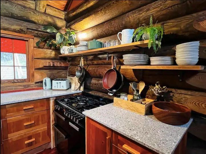 Coromandel Secluded Log Retreat Hikuai